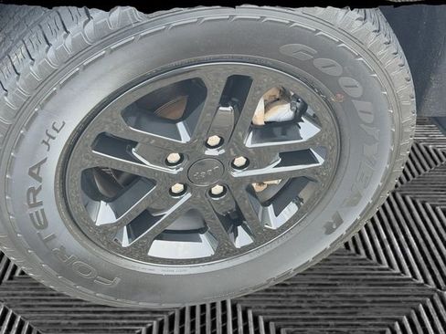 Certified 2023 Jeep Grand Cherokee Laredo w/ Luxury Tech Group I AWD/4WD image 10