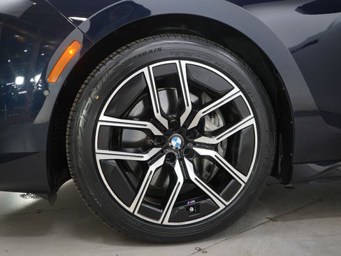 Used 2025 BMW 740i xDrive AWD/4WD image 32