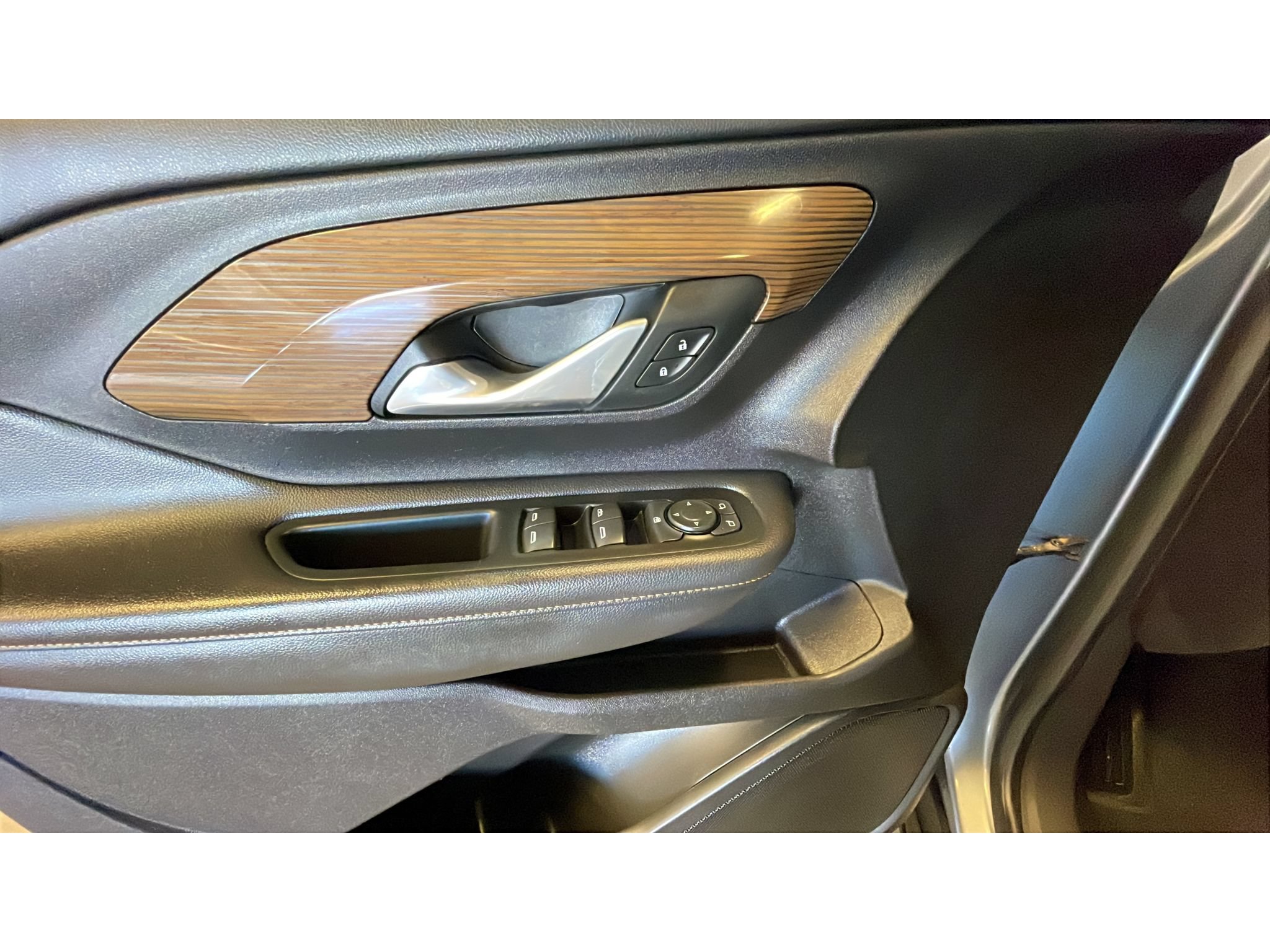 Used 2018 GMC Terrain SLE w/ Driver Convenience Package AWD/4WD image 9