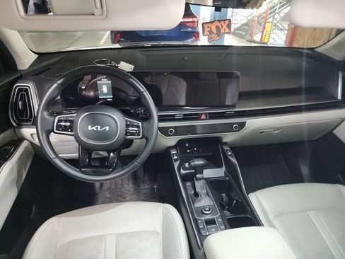 Certified 2025 Kia Sorento S w/ Panoramic Sunroof Package FWD image 5