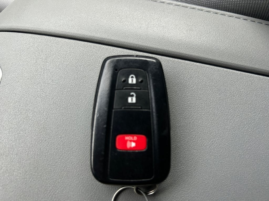Used 2023 Toyota Highlander L FWD image 32