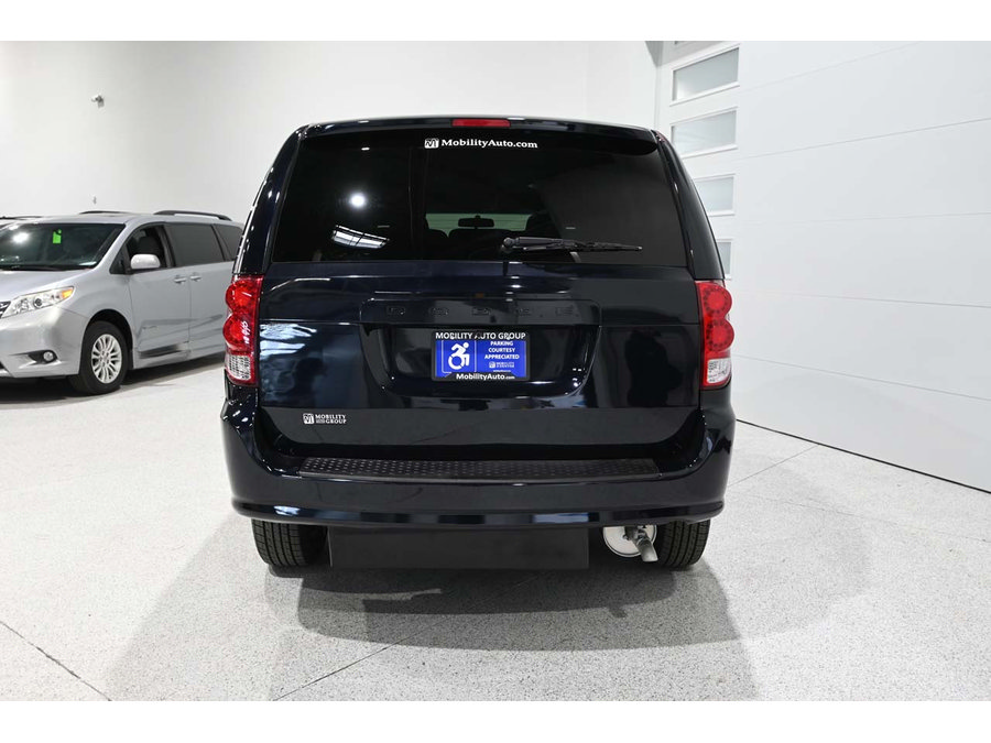 Used 2015 Dodge Grand Caravan SXT FWD image 7