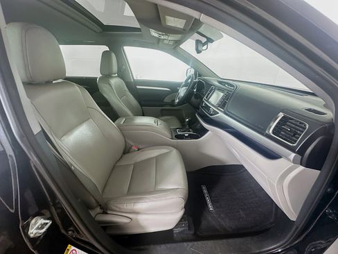 Used 2016 Toyota Highlander XLE AWD/4WD image 35