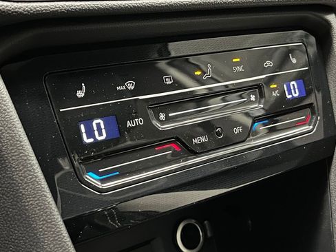 New 2025 Volkswagen Taos SE image 10