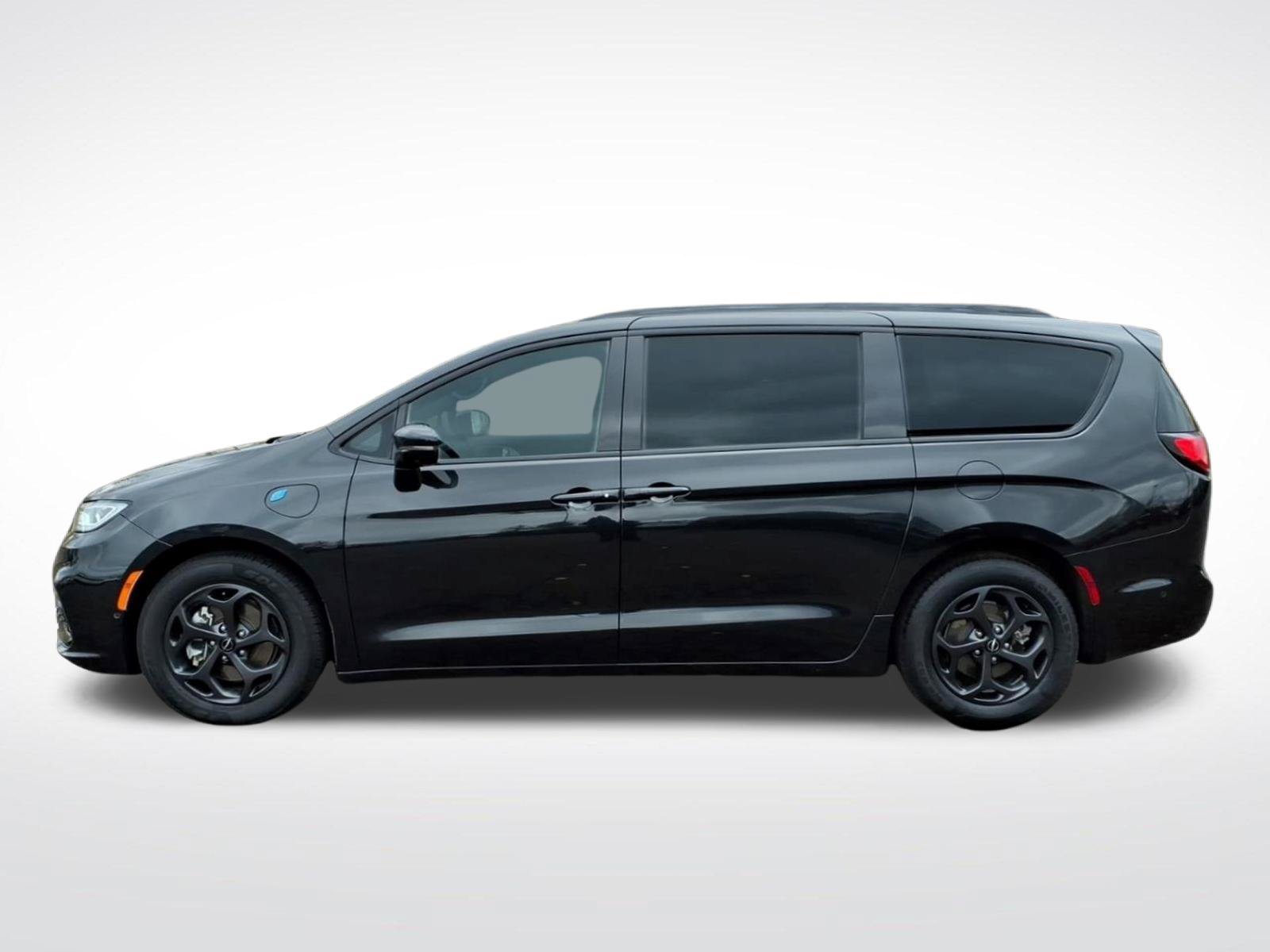Used 2024 Chrysler Pacifica Premium FWD image 2