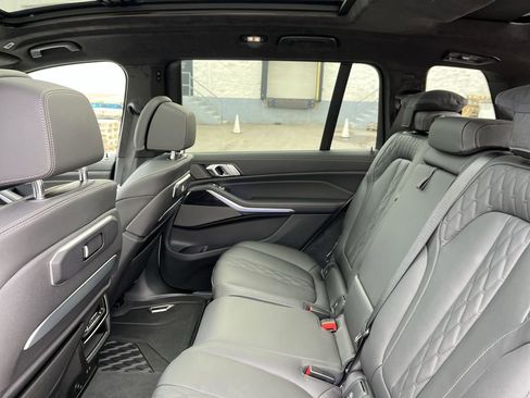 Used 2025 BMW X7 M60i image 22