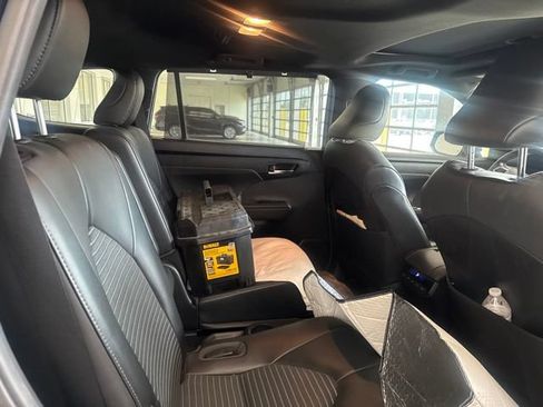 Used 2021 Toyota Highlander XSE FWD image 14