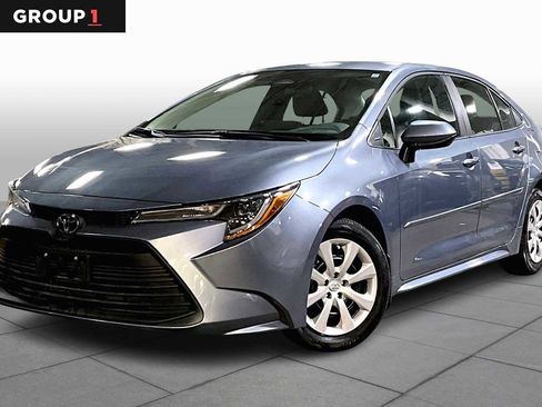 Used 2025 Toyota Corolla LE image 1