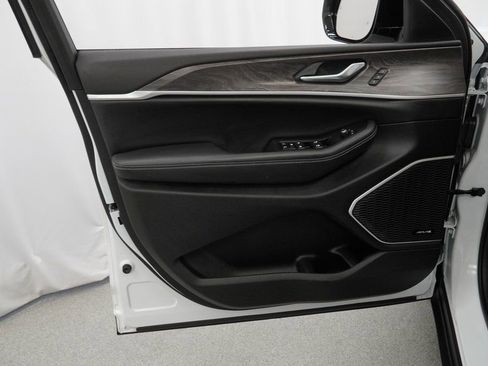 Used 2022 Jeep Grand Cherokee Limited 4xe image 39