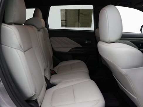Used 2022 Mitsubishi Outlander LE AWD/4WD image 42