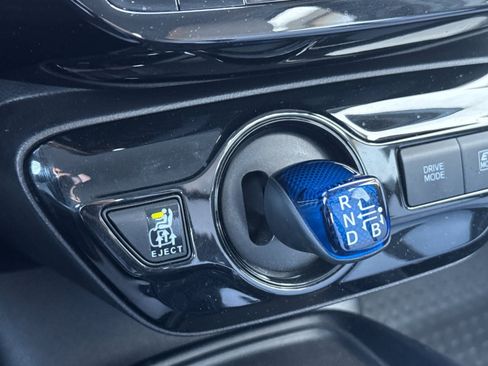 Used 2022 Toyota Prius LE image 21