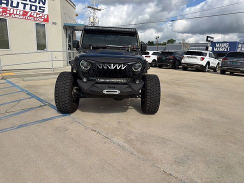 Used 2020 Jeep Gladiator Rubicon AWD/4WD image 3