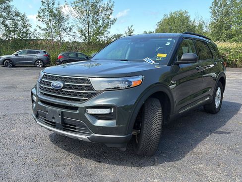 Used 2022 Ford Explorer XLT w/ Equipment Group 202A AWD/4WD image 2