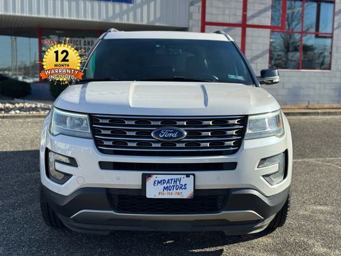 Used 2017 Ford Explorer XLT w/ Equipment Group 202A image 11