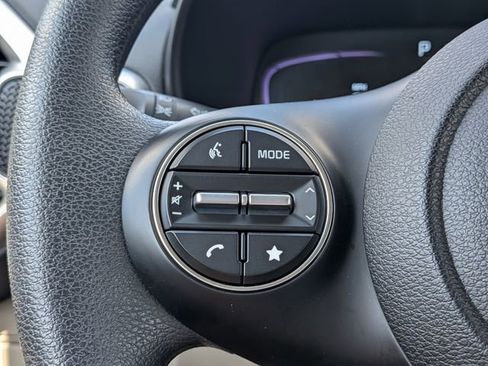 Used 2025 Kia Soul LX w/ LX Technology Package FWD image 24