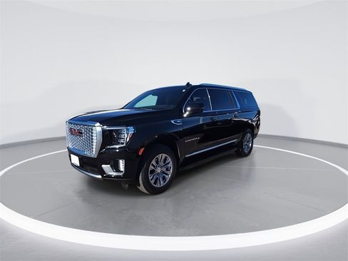 Used 2024 GMC Yukon XL Denali w/ Advanced Technology Package image 4