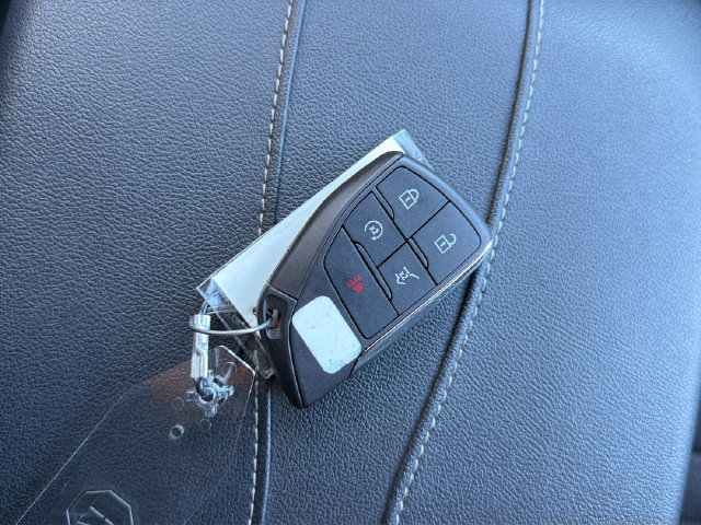 Used 2024 Chevrolet Traverse LT FWD image 25
