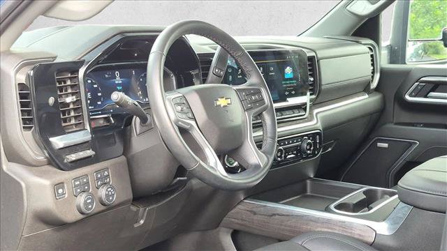 Used 2025 Chevrolet Silverado 2500 LTZ w/ LTZ Convenience Package AWD/4WD image 10