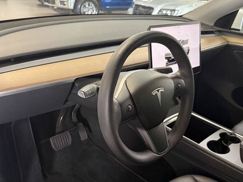 Used 2023 Tesla Model Y Long Range AWD/4WD image 28
