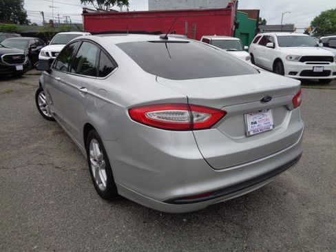 Used 2016 Ford Fusion SE FWD image 5