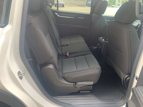 New 2026 GMC Acadia Elevation image 13