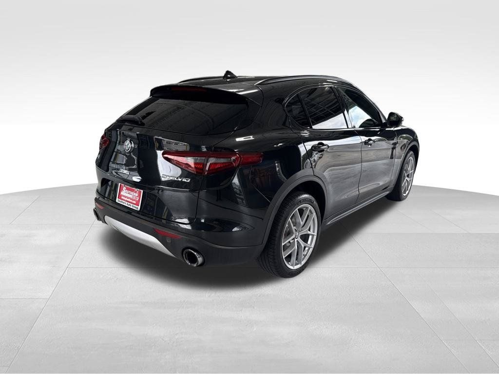 Used 2018 Alfa Romeo Stelvio Ti Sport AWD/4WD image 9