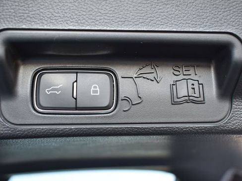 Used 2024 Ford Explorer Limited image 44