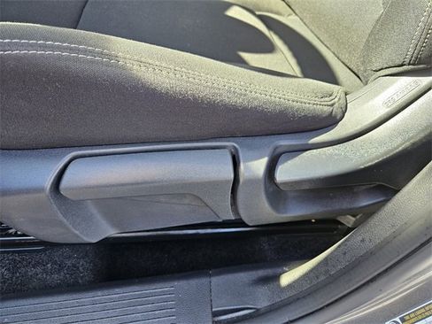 Used 2023 Nissan Rogue S image 11