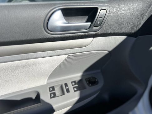 Used 2007 Volkswagen Rabbit 4-Door image 10