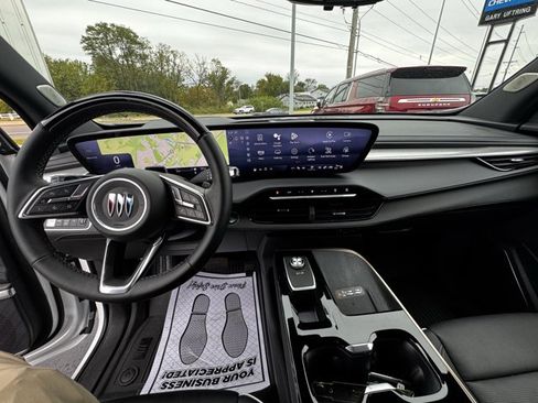 Used 2025 Buick Enclave Avenir w/ Super Cruise Package image 16