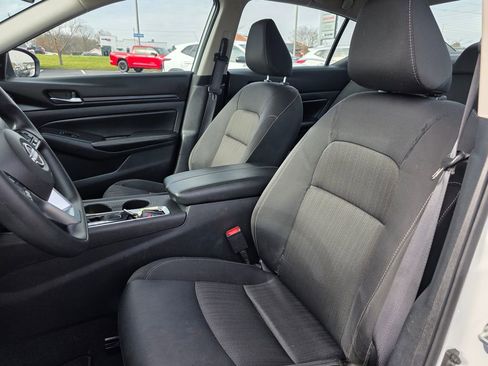 Used 2025 Nissan Altima 2.5 SV image 10