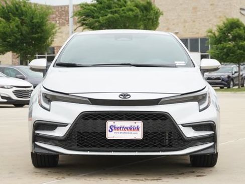 Used 2024 Toyota Corolla SE FWD image 2