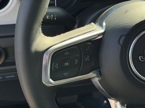 Used 2025 Jeep Wrangler Unlimited Sahara AWD/4WD image 22