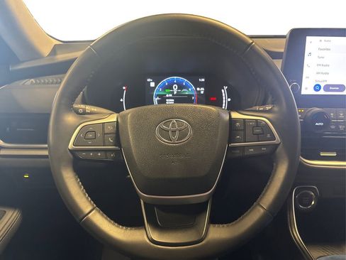 Used 2025 Toyota Grand Highlander AWD image 27