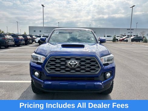 Used 2022 Toyota Tacoma TRD Sport w/ Technology Package AWD/4WD image 2