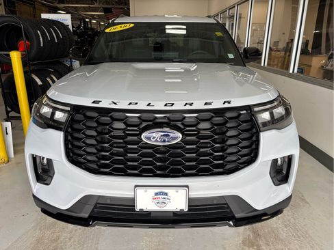 New 2026 Ford Explorer ST-Line w/ ST-Line Street Pack AWD/4WD image 3
