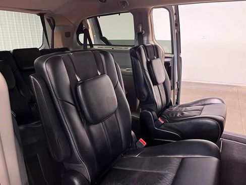 Used 2012 Chrysler Town & Country Limited w/ Luxury Group FWD image 13