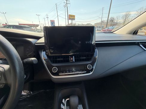 Used 2025 Toyota Corolla LE image 17