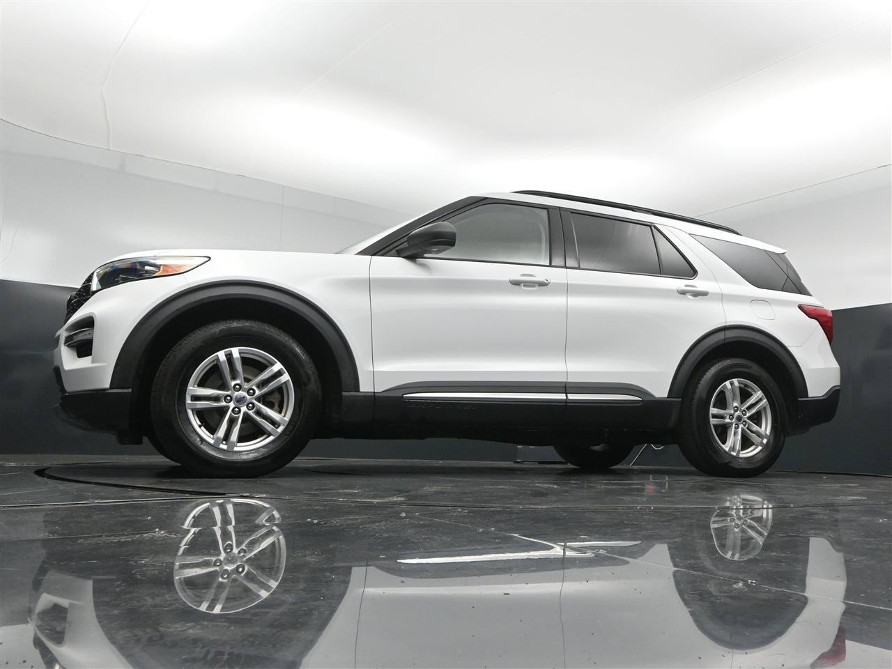 Used 2021 Ford Explorer XLT w/ Equipment Group 202A RWD image 27