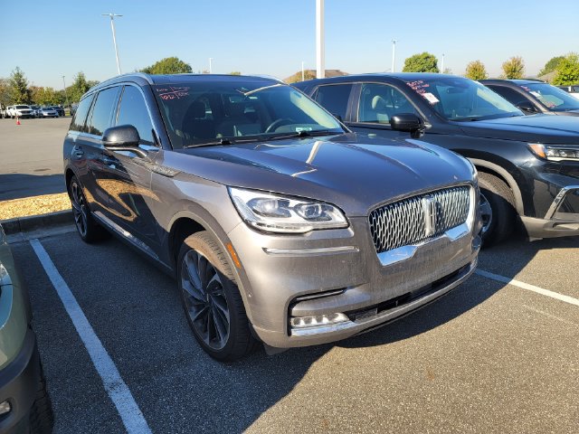 Used 2024 Lincoln Aviator Reserve w/ Equipment Group 201A AWD/4WD image 3