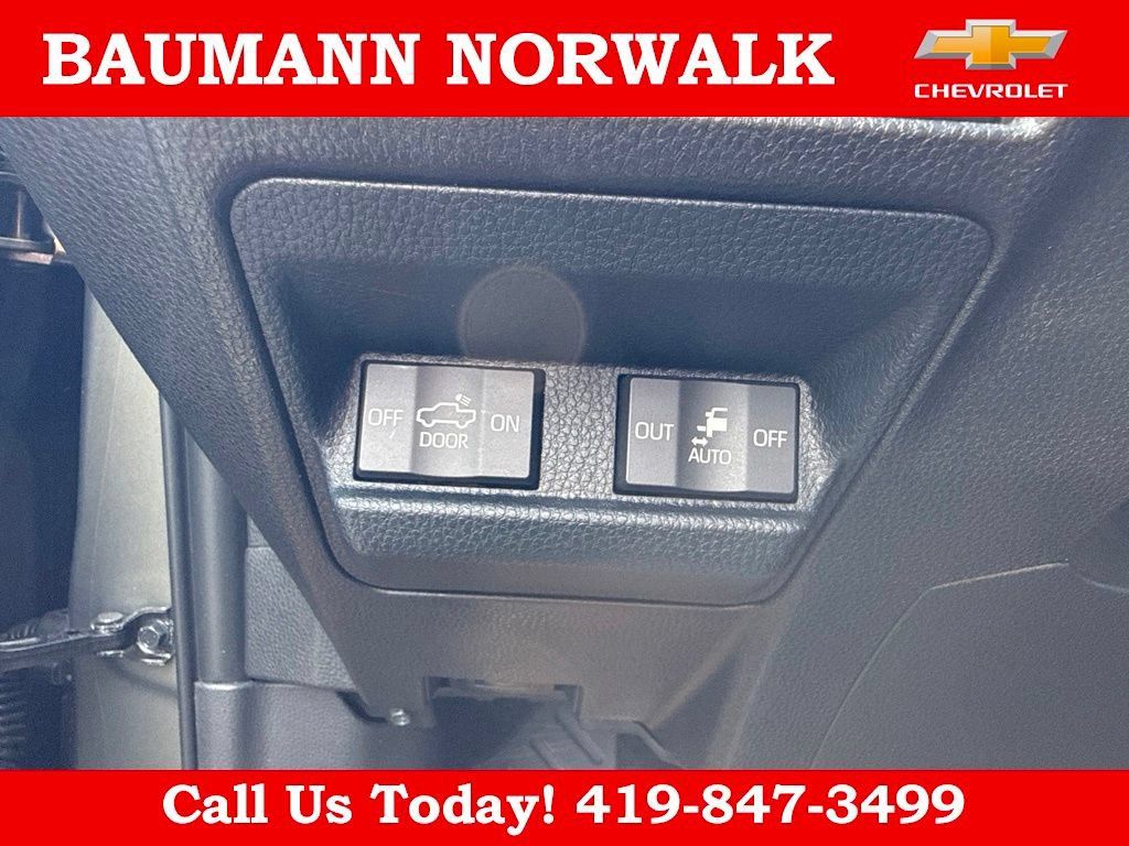 Used 2025 Toyota Tacoma Limited AWD/4WD image 48