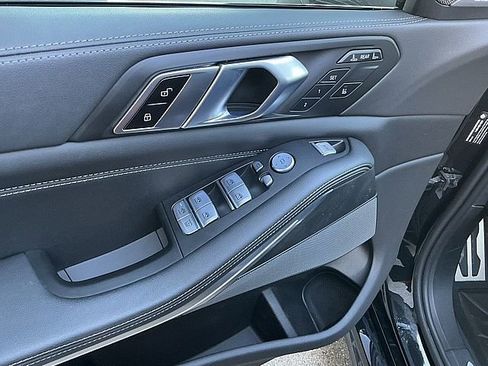 Used 2023 BMW X7 xDrive40i w/ M Sport Package image 17