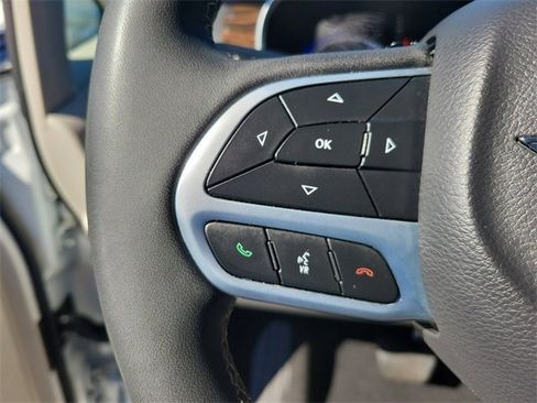 Used 2023 Chrysler Pacifica Limited image 24