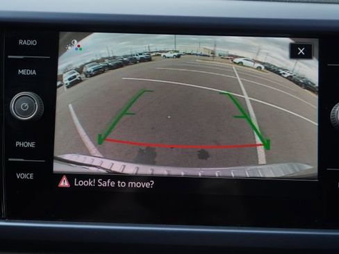 Used 2023 Volkswagen Taos SE w/ Panoramic Sunroof Package image 28