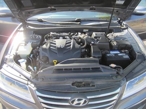 Used 2011 Hyundai Azera Limited FWD image 15