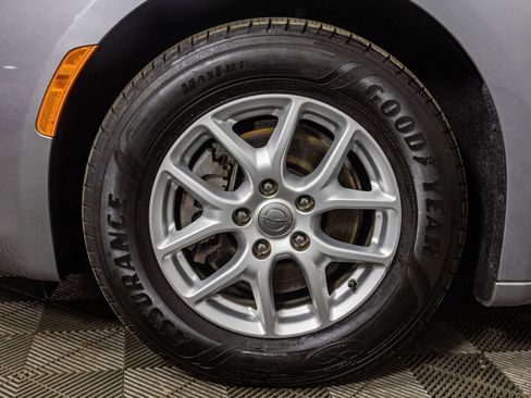 Used 2020 Chrysler Voyager LX image 45