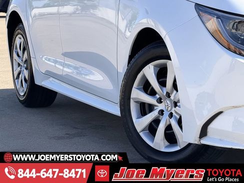 Used 2025 Toyota Corolla LE image 12