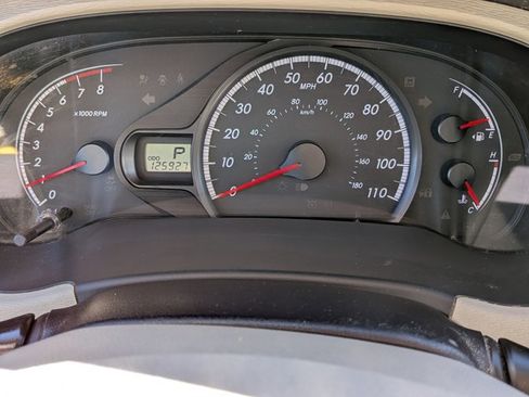 Used 2011 Toyota Sienna LE w/ Towing Pkg image 12