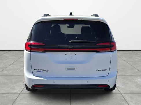 Used 2025 Chrysler Pacifica Limited FWD image 5