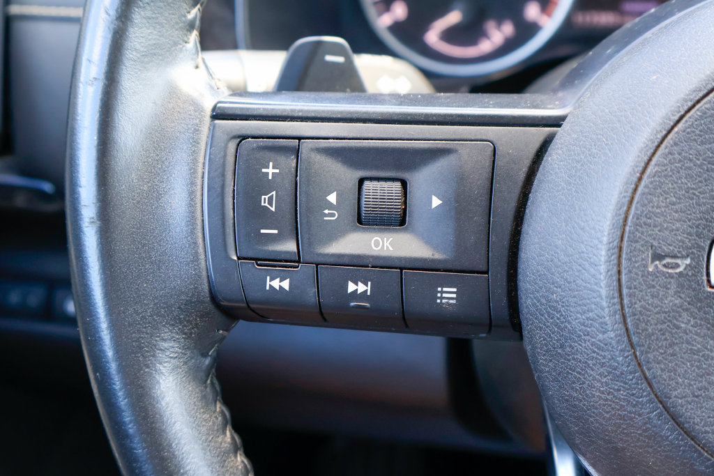 Used 2024 Nissan Pathfinder SV FWD image 14